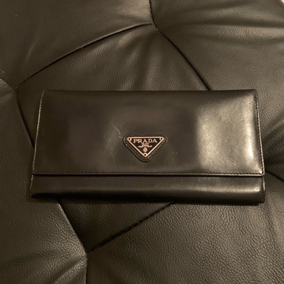 Prada long wallet in black - Picture 3 of 14